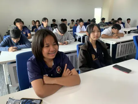 บรรยากาศการสอนสาขาเทคโนโลยีสารสนเทศ และคอมพิวเตอร์ธุรกิจ