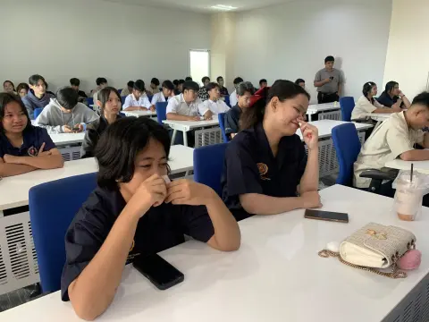 บรรยากาศการสอนสาขาเทคโนโลยีสารสนเทศ และคอมพิวเตอร์ธุรกิจ