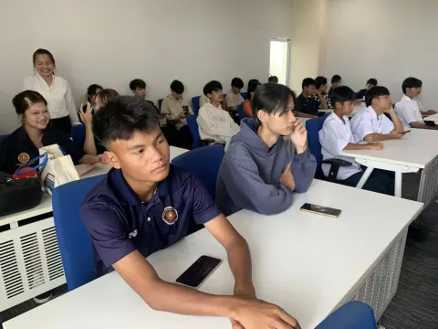 บรรยากาศการสอนสาขาเทคโนโลยีสารสนเทศ และคอมพิวเตอร์ธุรกิจ